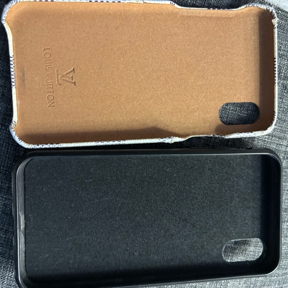 iPhone 10x Cases Slightly worn good condition Inauthentic Chanel/Louis Vuitton - Picture 3 of 3